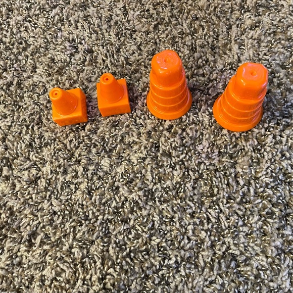 LIKE NEW FISHER PRICE CONSTRUCTION SITE SET - Picture 7 of 11